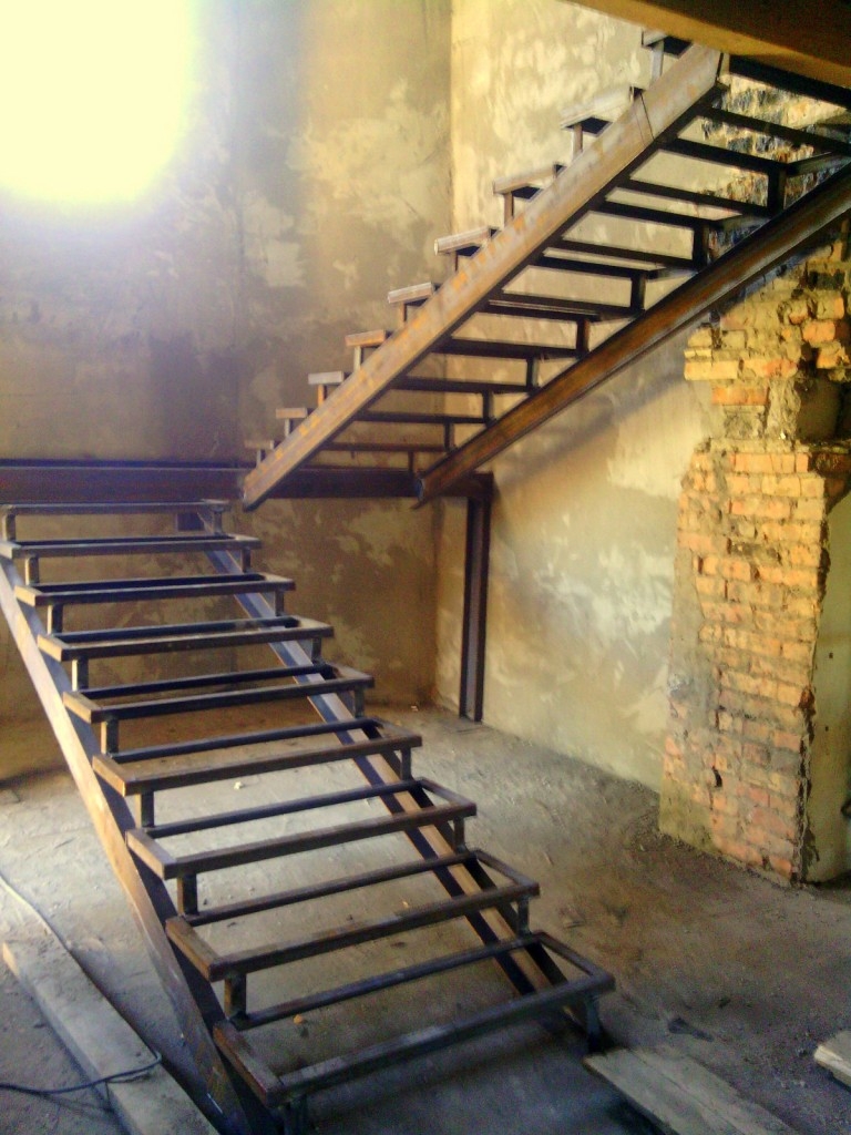 Каркас П-образной лестницы с площадкой